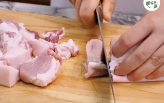 หั่นหมูสามชั้น